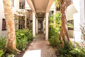 To Let 1 Bedroom Property for Rent in Sea Point Western Cape